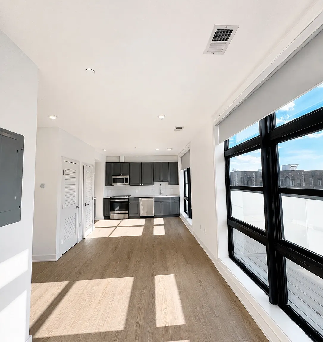 1 bed, 1.5 bath, 950 sqft, $3,490 — Photo 2