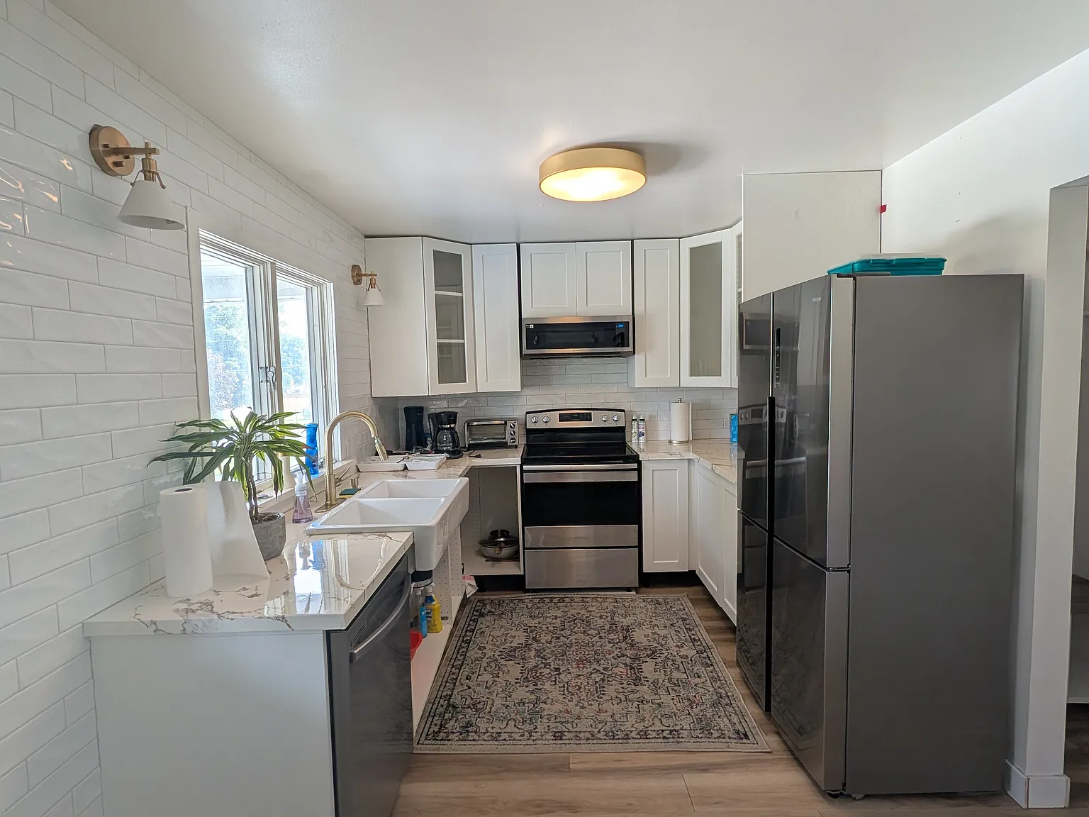 4 bed, 1.5 bath, 1700 sqft, $2,700 — Photo 2