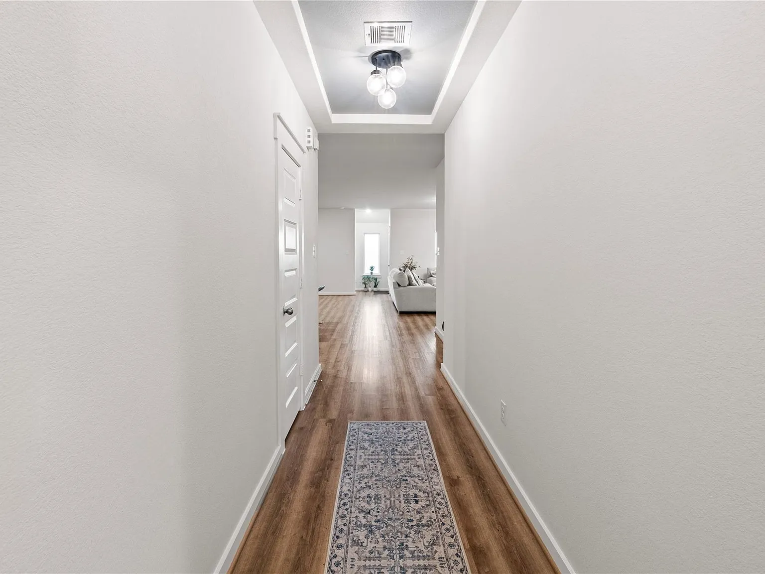 3 bed, 2.0 bath, 1857 sqft, $2,500 — Photo 3