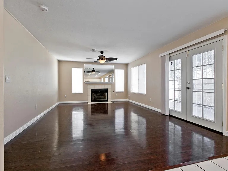 6580 Goldensun Ct — Photo 8