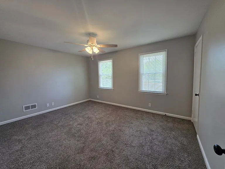 104 Twin Oaks Ct #B — Photo 13