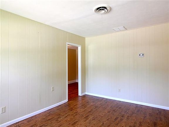 4th image of 3250 Sherry Ln
