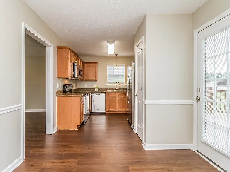 1404 Priestshore Bay — Photo 7