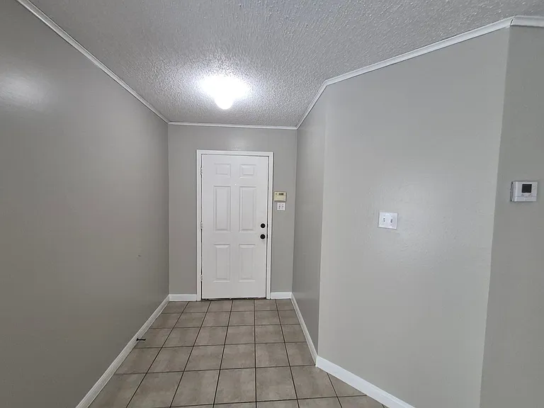 4414 Stradford Pl — Photo 2