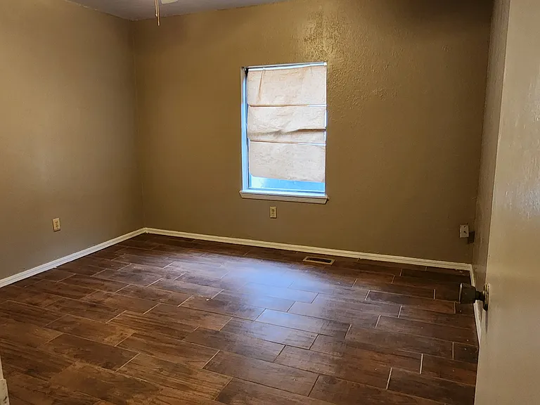 1029 Linn Ln — Photo 11
