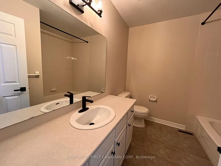 189 Homestead Cres #8 — Photo 9