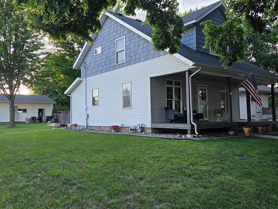 2nd image of 203 4th Ave NW