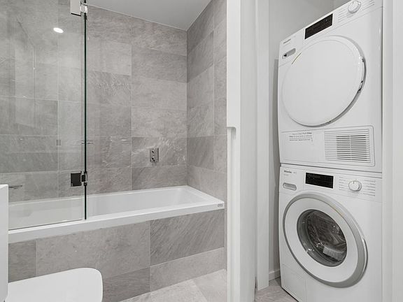 4th image of 889 Pacific St #502
