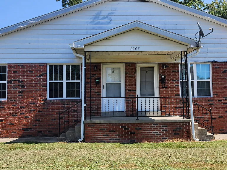 2907 E Sycamore St — Photo 1