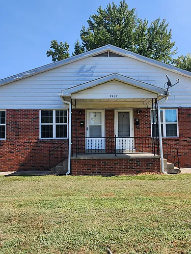 2907 E Sycamore St Photo 1