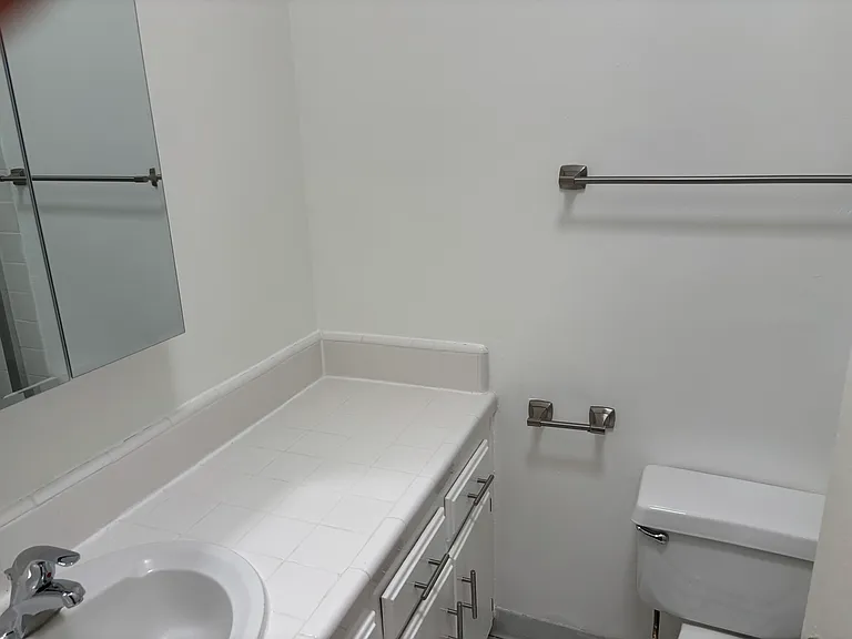 1428 Kelton Ave #302 — Photo 3
