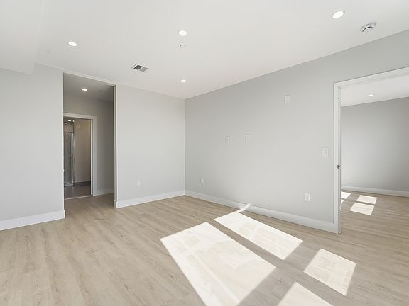 Bedroom 1 (primary)