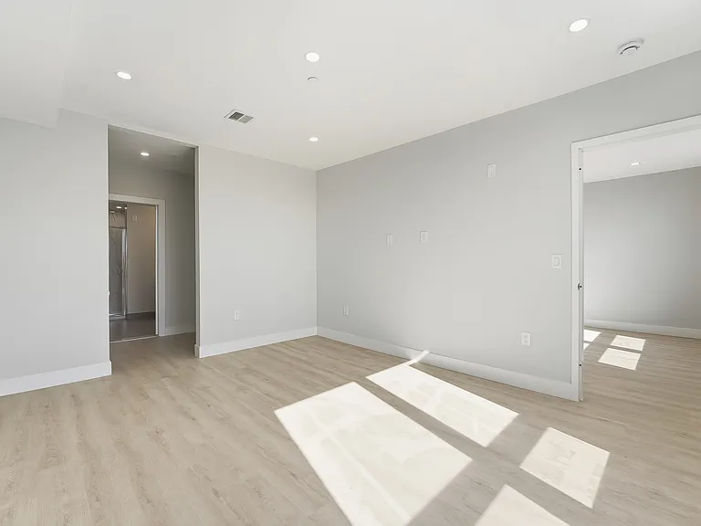 Skylar Lofts JC — Photo 33
