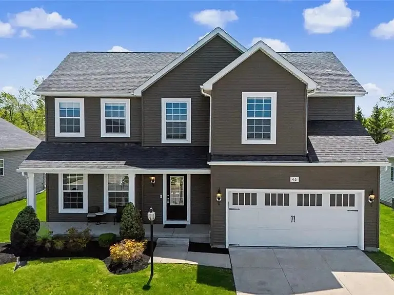 46 Eagleview Dr — Photo 2