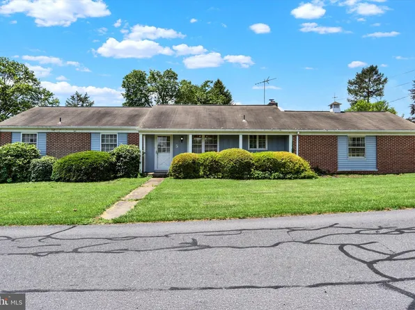 5 Greenway Dr, Mechanicsburg, PA 17055