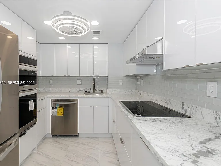 3180 S Ocean Dr — Photo 4