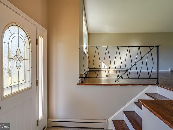 4th image of 165 Rockrose Dr