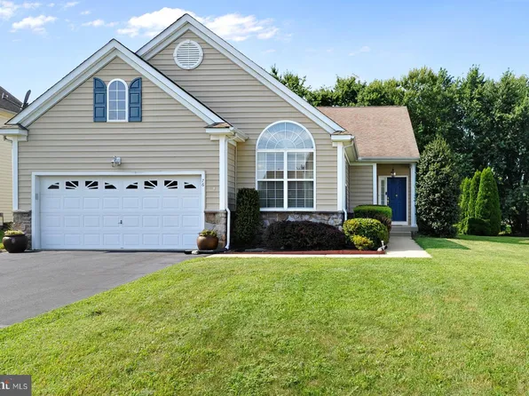 76 Queen Anne Ct, Dover, DE 19901