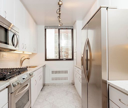 5th image of 145 W 67th St APT 42D