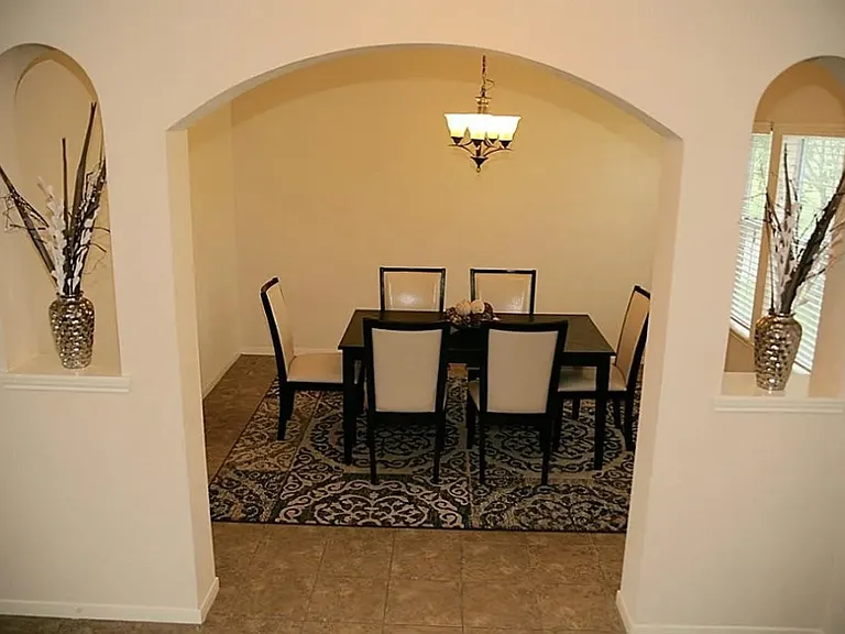 1627 Royal Chase Dr — Photo 4