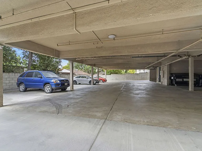 1131 Sanborn Ave — Photo 14