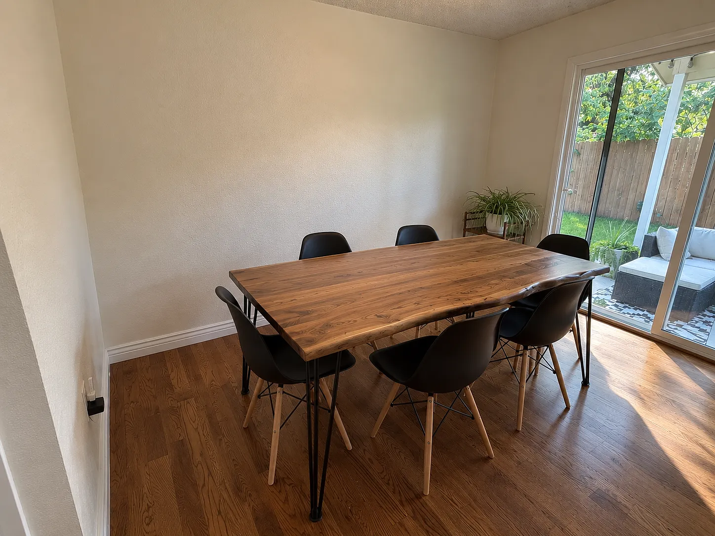 3 bed, 1.5 bath, 1120 sqft, $2,500 — Photo 4