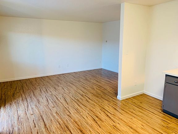 4th image of 1629 Holly Dr APT 14