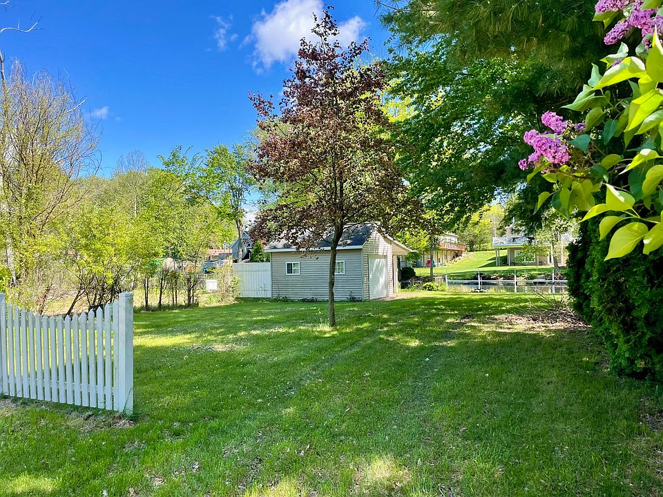 1st image of Huckleberry Ln