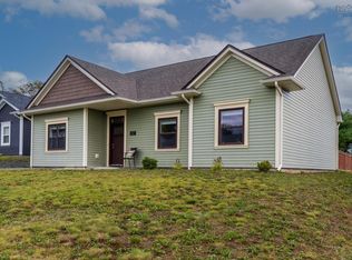212 Adams St, Lunenburg, NS B0J 2C0