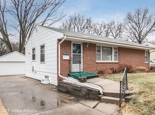 1016 68th St, Windsor Heights, IA 50324