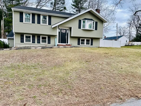 33 Duffy Dr, Taunton, MA 02780