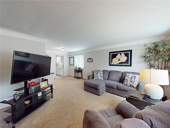 3rd image of 1187 Bonnie Ln