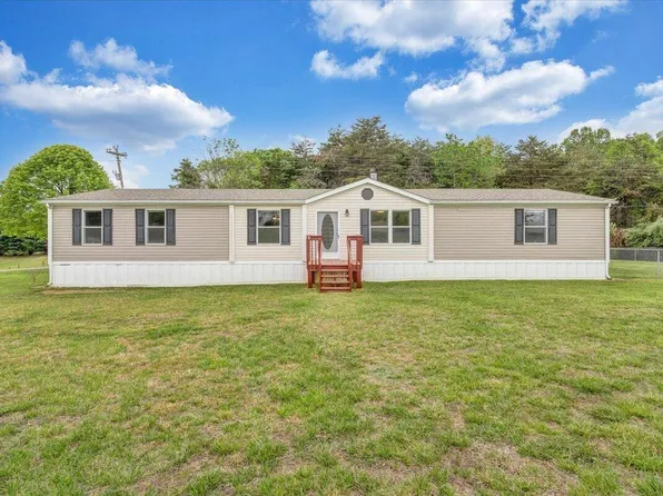 247 High Point Rd, Moneta, VA 24121