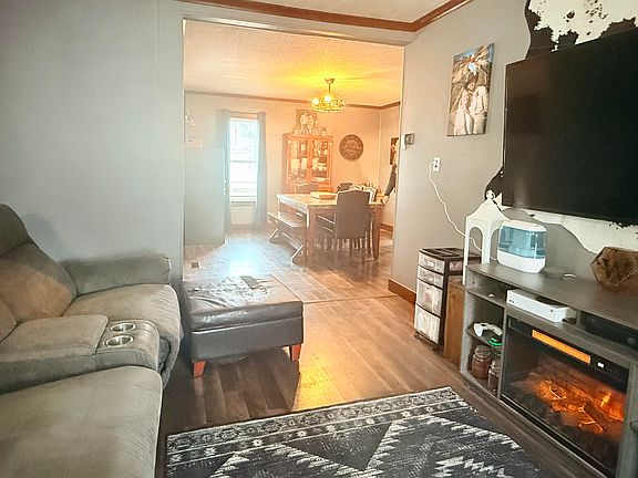 4th image of 118 N Park St