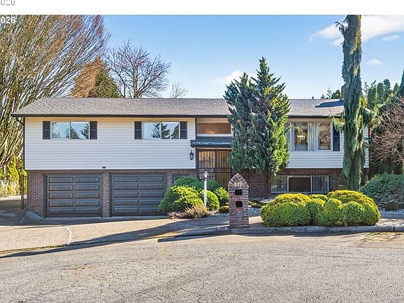 2nd image of 820 NE 168th Pl