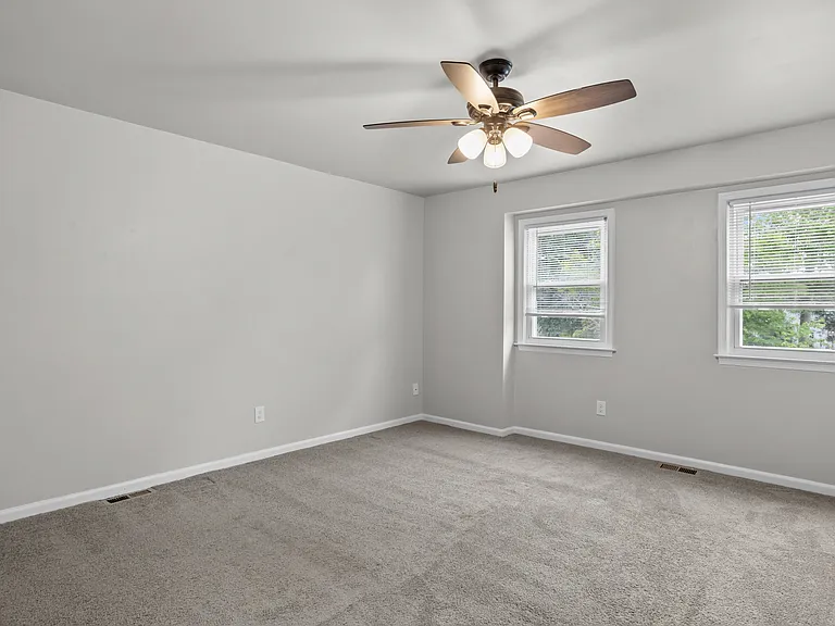 913 Laredo Ct — Photo 21