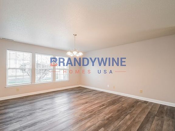 3rd image of 6834 W Philadelphia Dr