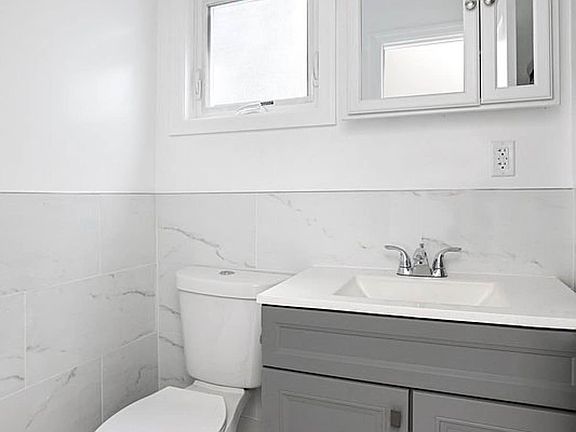 5th image of 1881 Woodbine St #1R