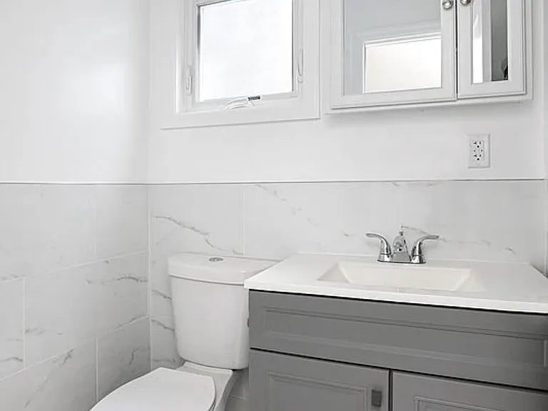 1881 Woodbine St #1R — Photo 5
