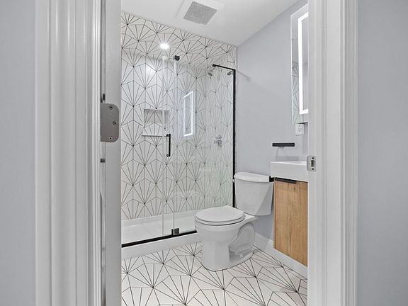 4th image of 17 Tesla Ave Floor 2
