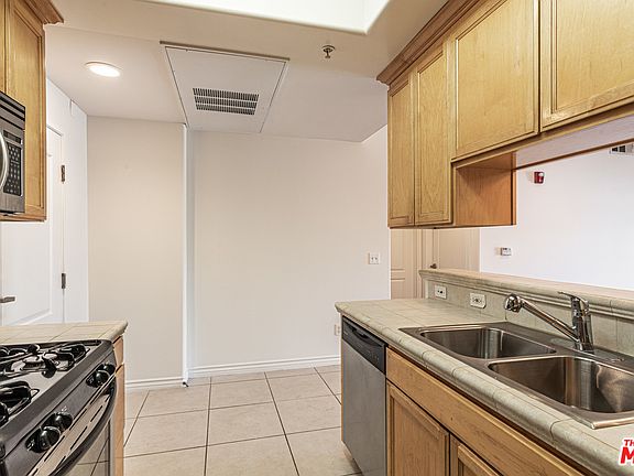 5th image of 3328 S Oakhurst Ave #101