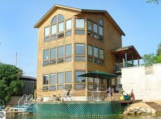 722 NW Silver Lake Rd, Traverse City, MI 49684