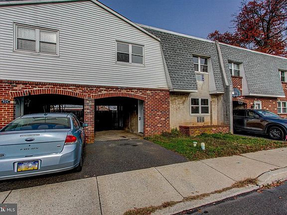 2nd image of 826 Shaw Ave