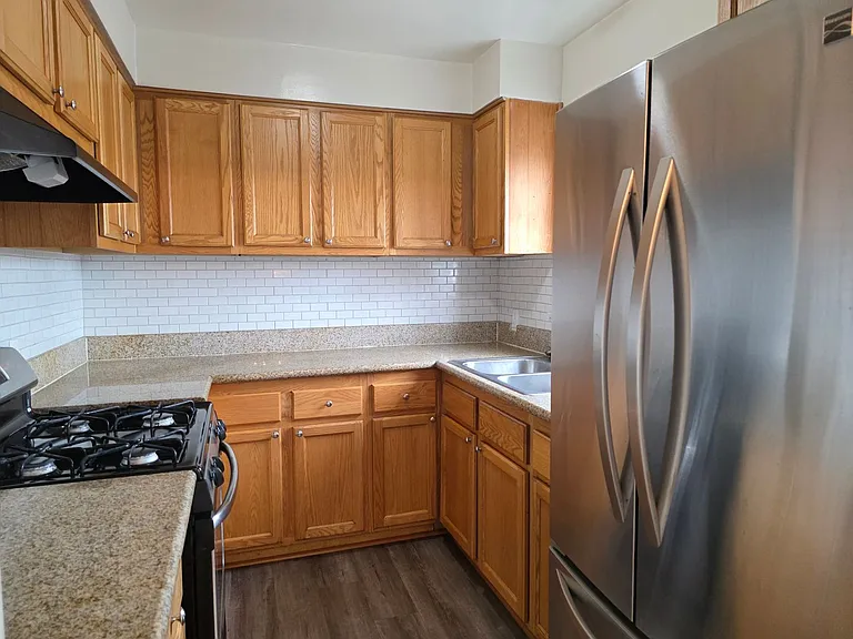 5547 Woodman Ave — Photo 12