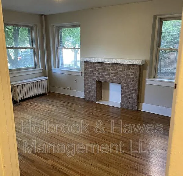 200 E Laurel St — Photo 3