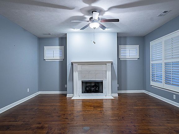 5th image of 1114 McMahan Dr S
