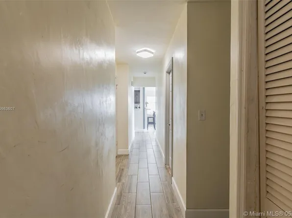 20527 NE 8th Pl, Miami, FL 33179