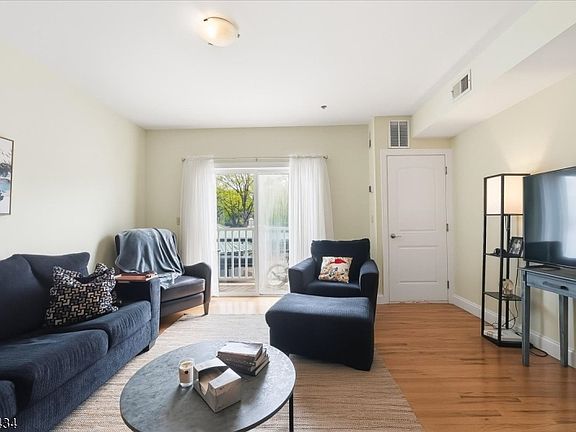4th image of 902 N 5Th St #207