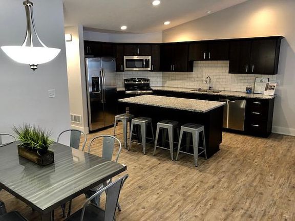 3rd image of 4707 Camden Dr