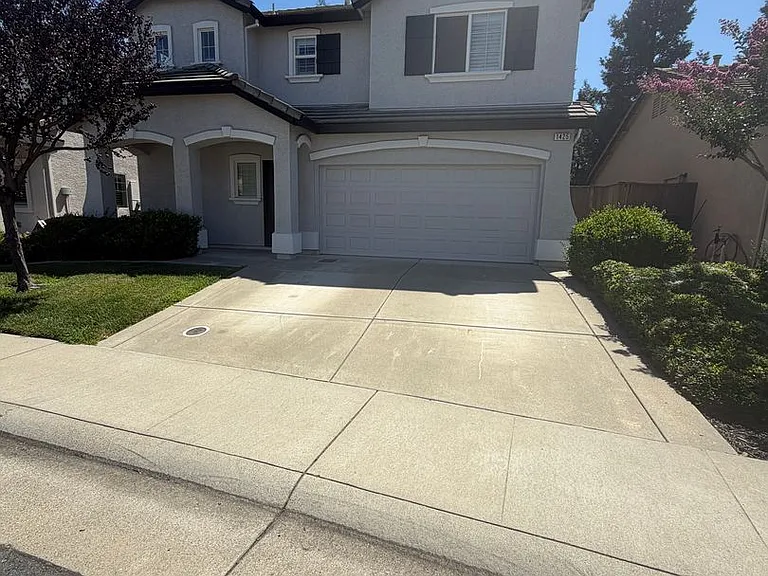 1425 Blue Squirrel St — Photo 1